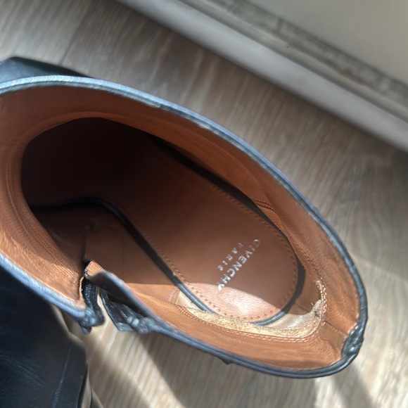 Givenchy - Picture 5 of 6